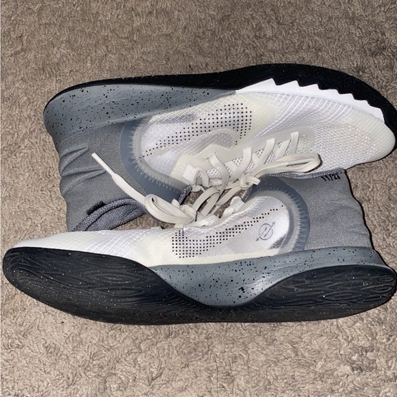 Kyrie Flytrap 5 - Picture 3 of 7